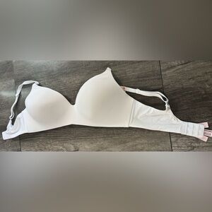 NWT Victoria’s Secret Lightly Lined Wireless T Shirt Bra 38DD